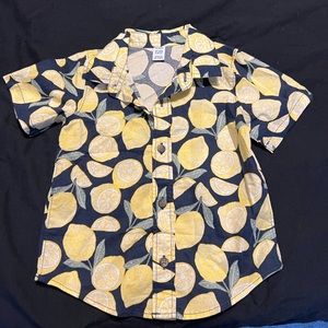 Graphic button up